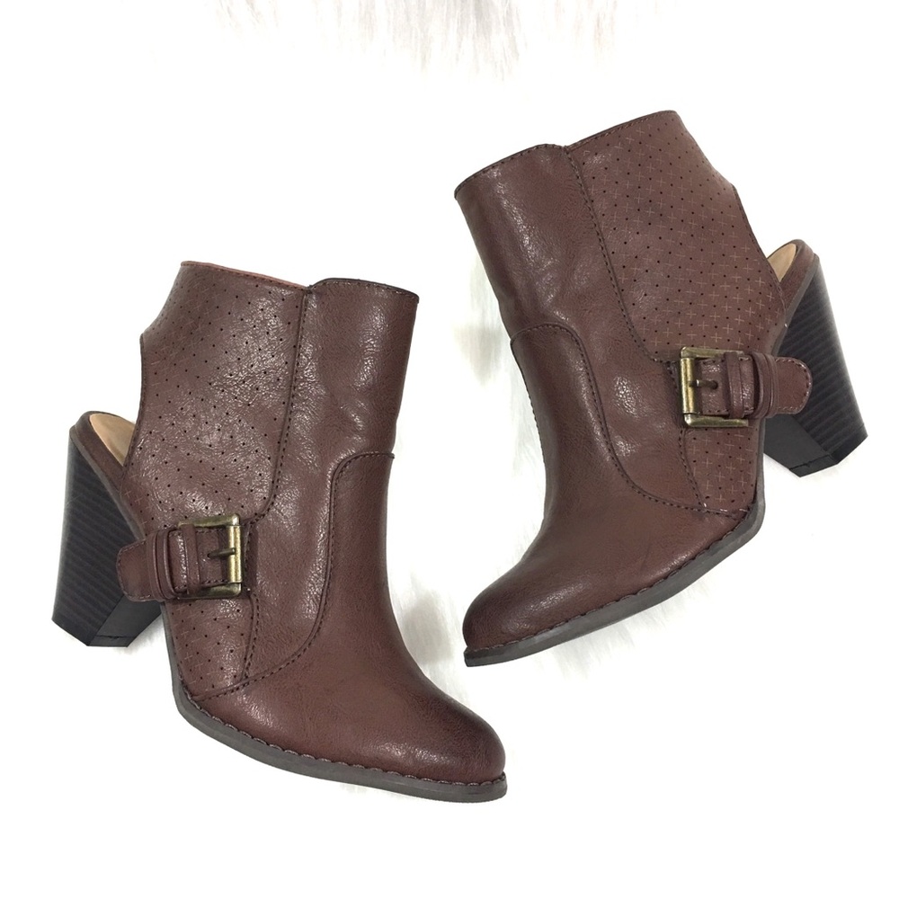 MoMo Leather Booties, Brown, Size 7